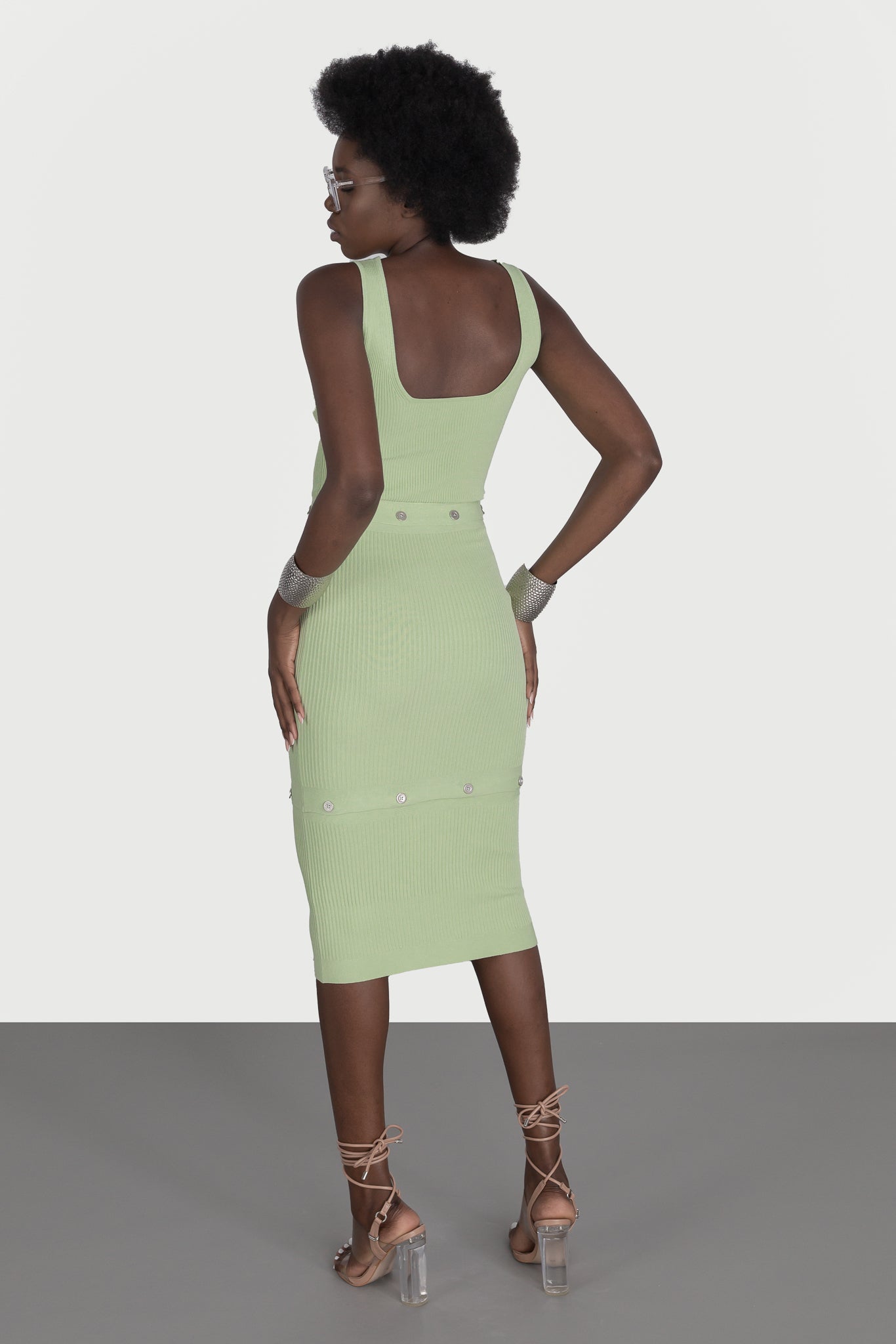 Three-piece dress with buttons