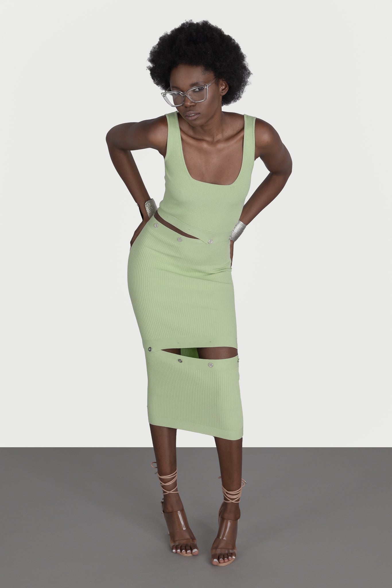 Three-piece dress with buttons