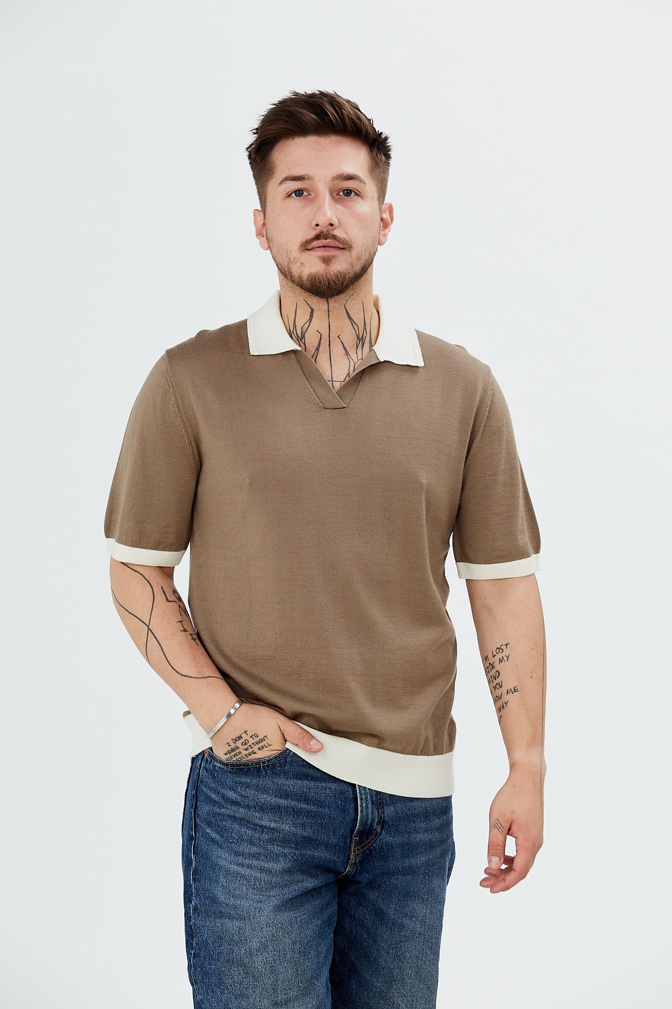 Sweater with short sleeves and contrasting polo collar