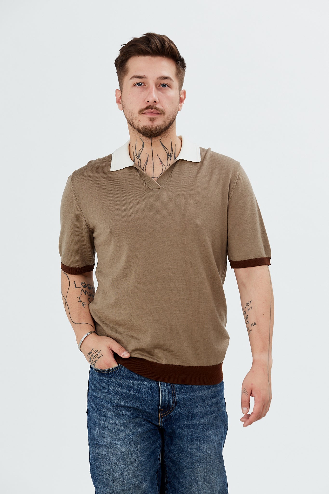 Sweater with short sleeves and contrasting polo collar