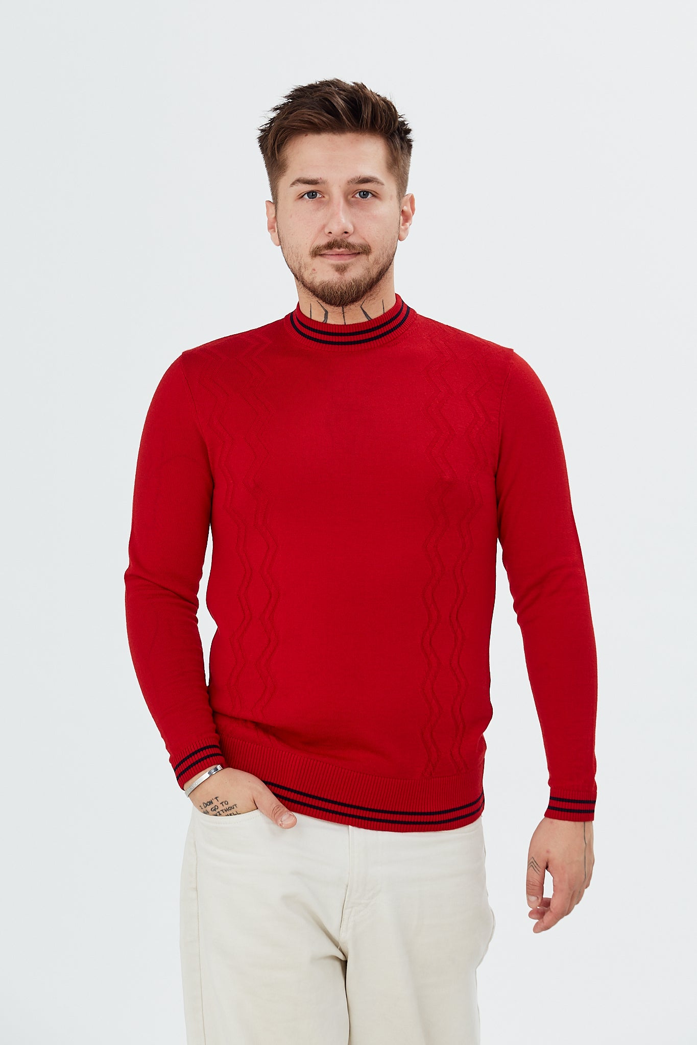 Sweater with zig-zag pattern and long sleeves