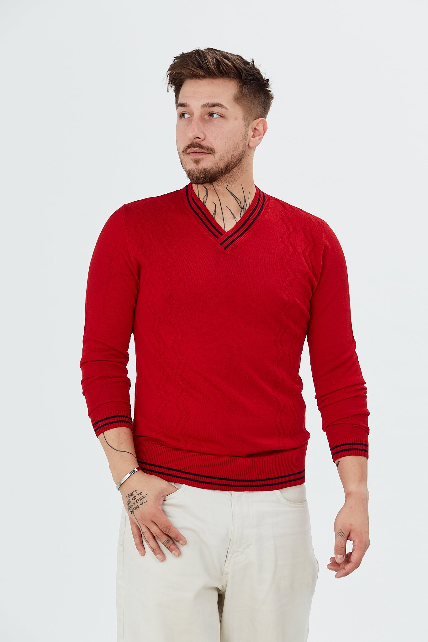 Sweater with V-neck and zig-zag patterns