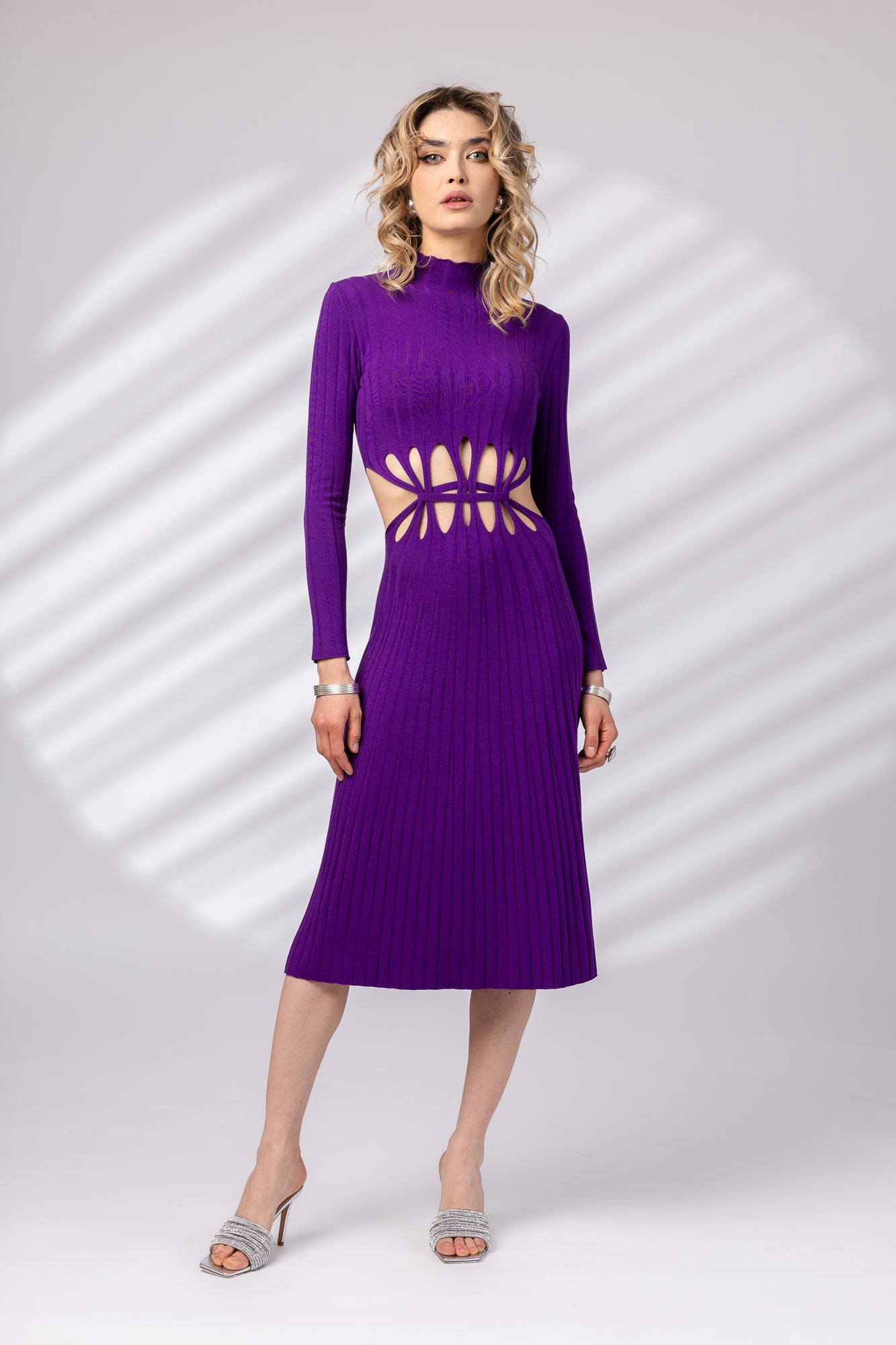 Dress with cutouts at the waist