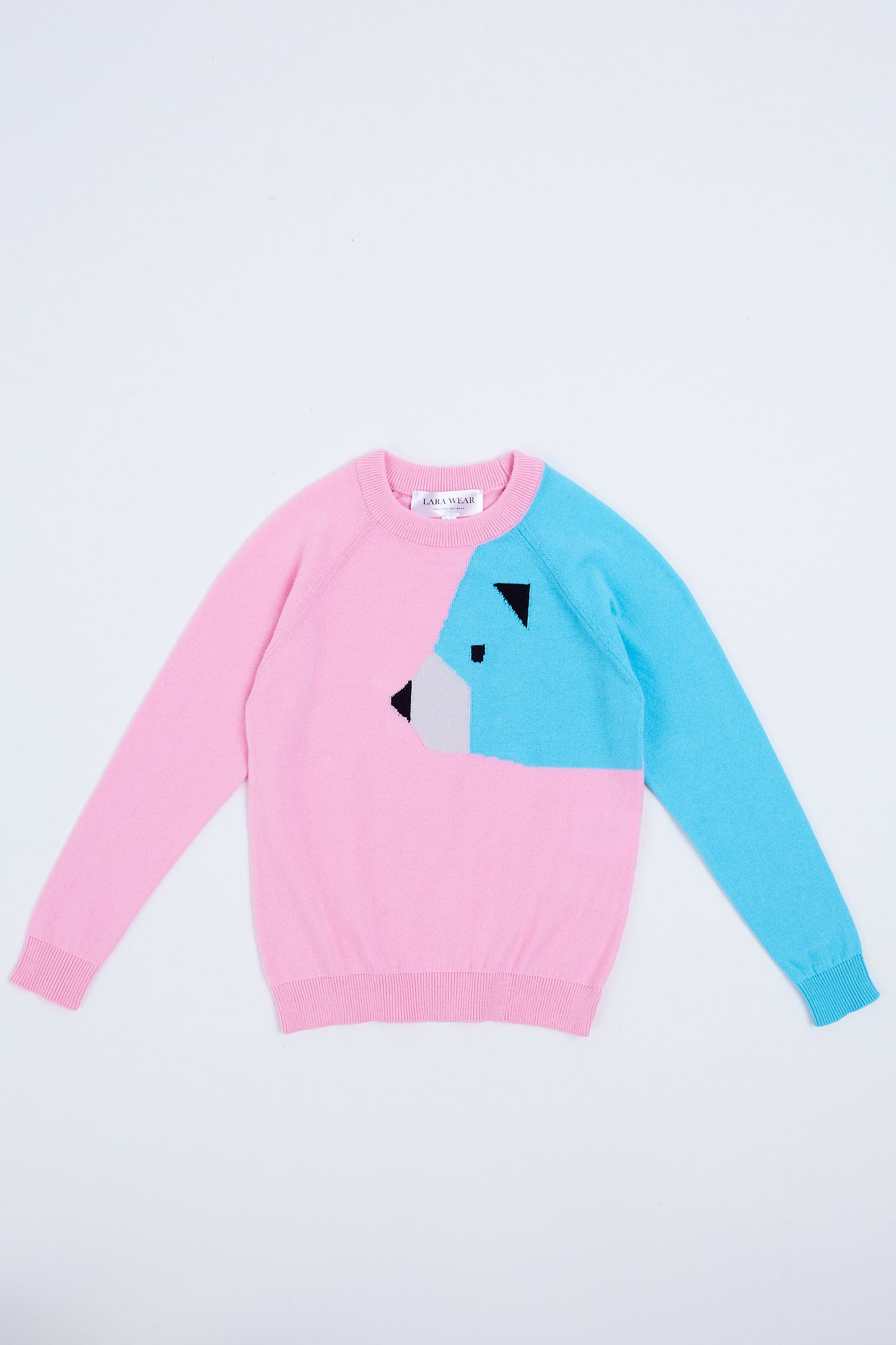 Children's sweater with bear illustration