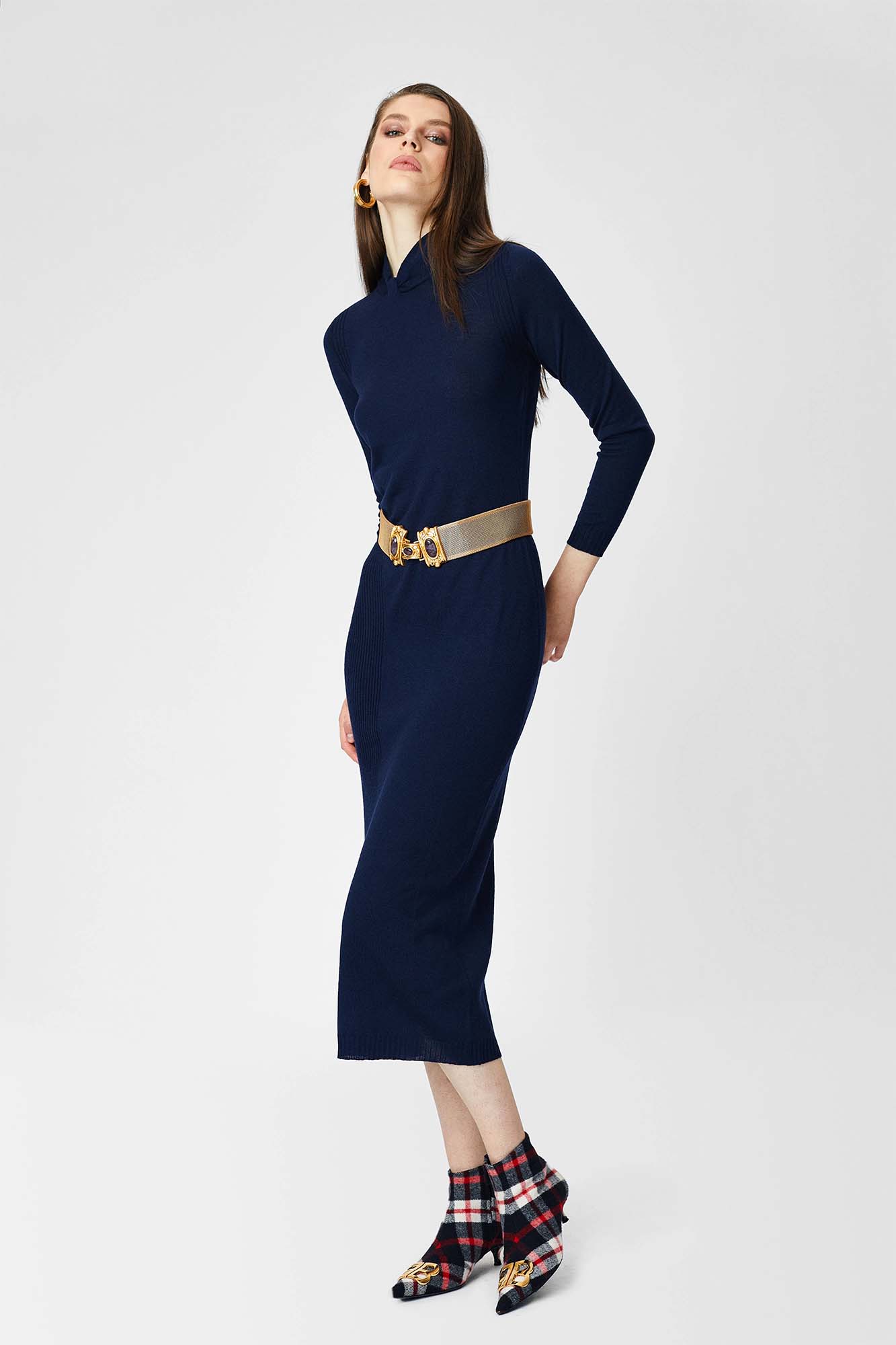 Dress for women of medium length